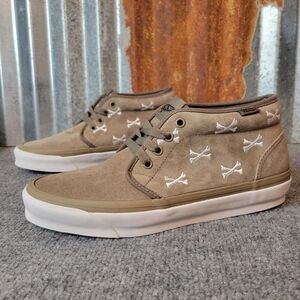 NWT Unisex- Vans Khaki Chukka‎ Sneakers with White Soles